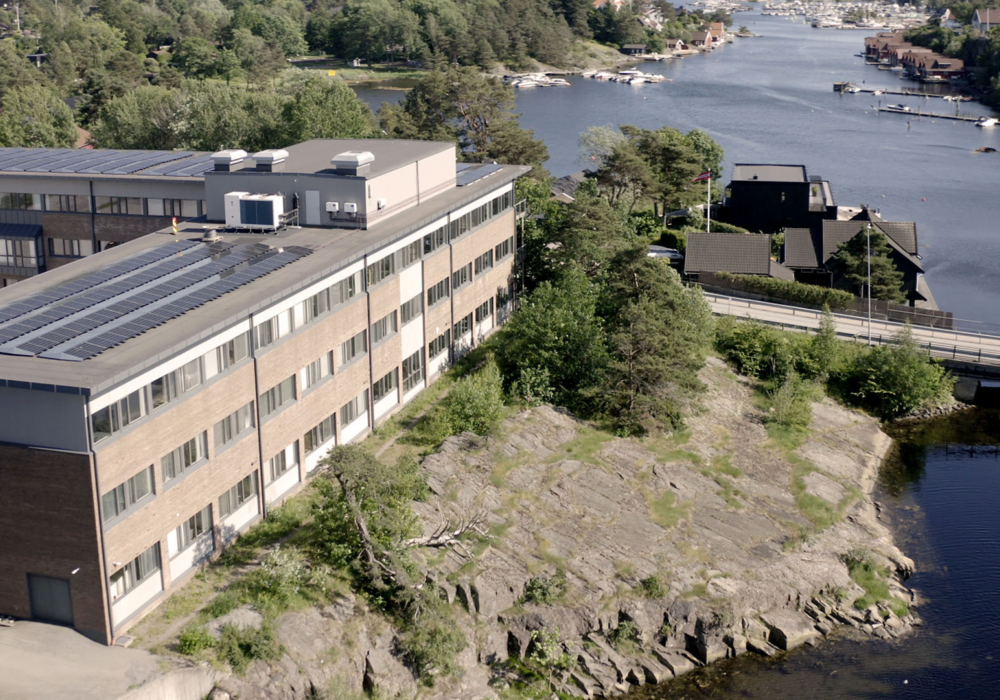 Luftfoto av Kristiansand Teknologipark med bygninger og omgivelser