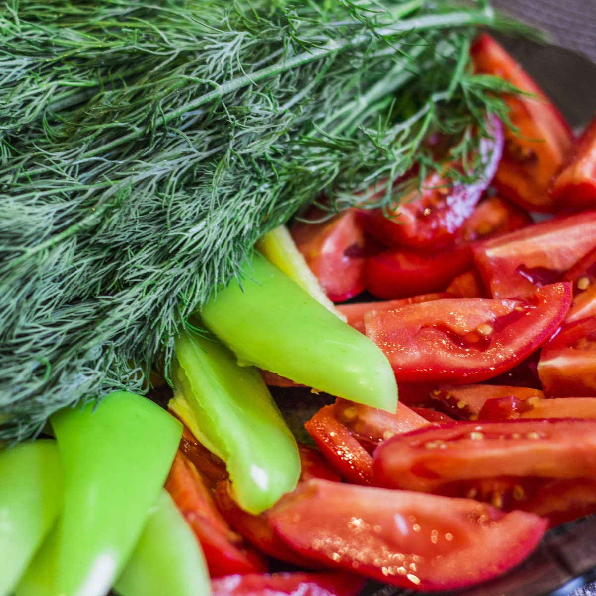 Ferske grønnsaker og tomater – sunn mat i kantinen ved Kristiansand Teknologipark